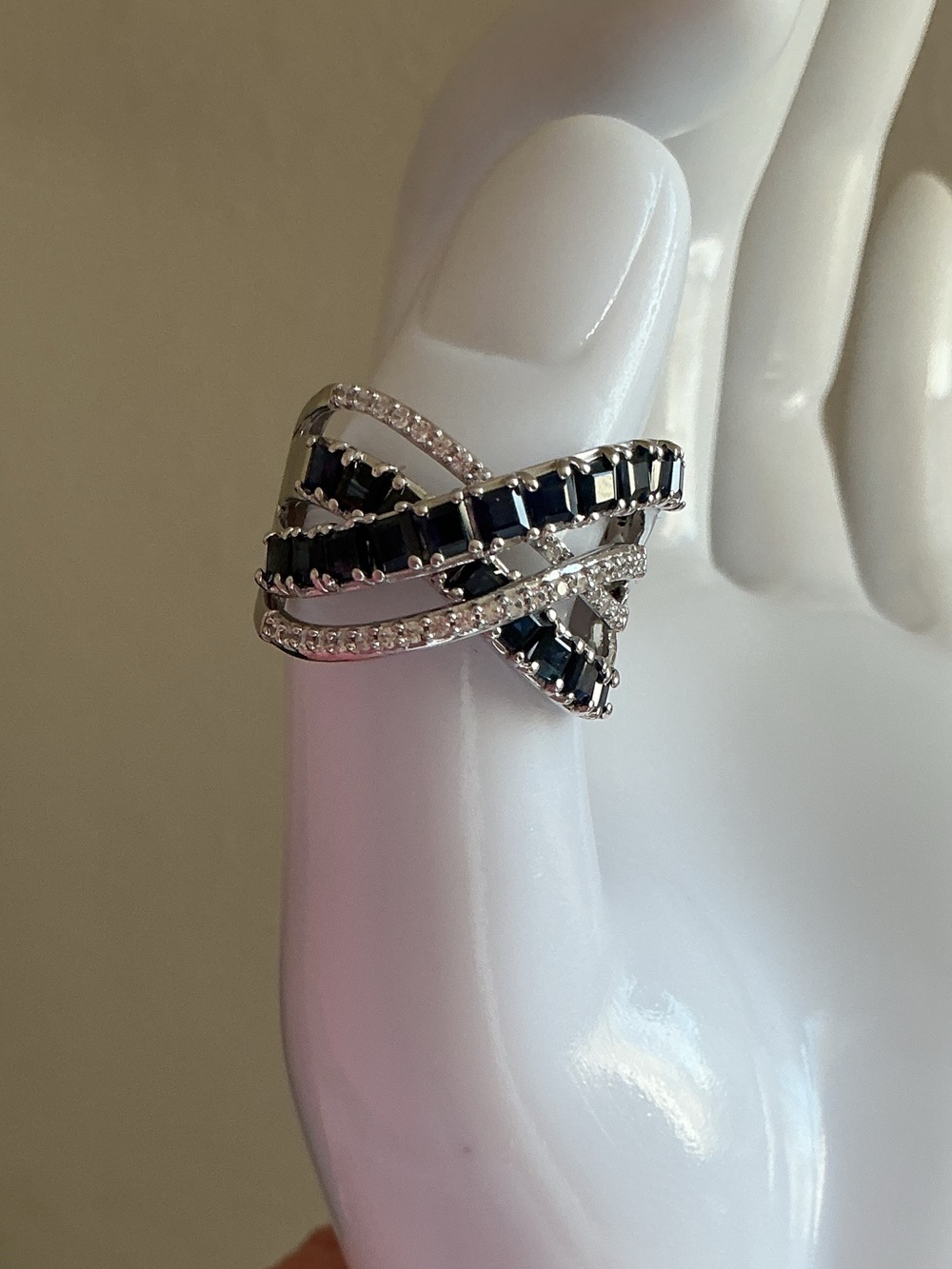 NWT Sterling Silver Saphirre and Moissenite ring size 7